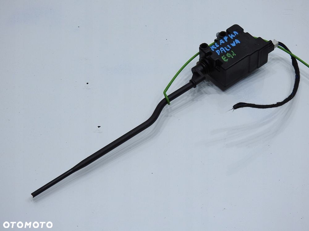 SIŁOWNIK KLAPKI WLEWU PALIWA BMW E91 - 5