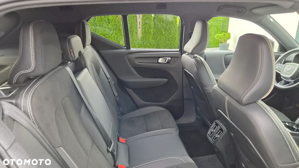 Volvo XC 40 T3 Geartronic Momentum Pro - 23