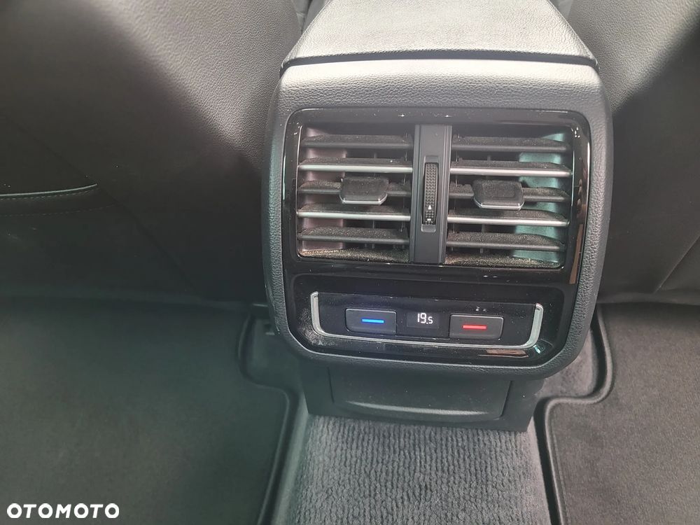 Volkswagen Passat 2.0 TDI SCR 4Mot DSG Highline - 13