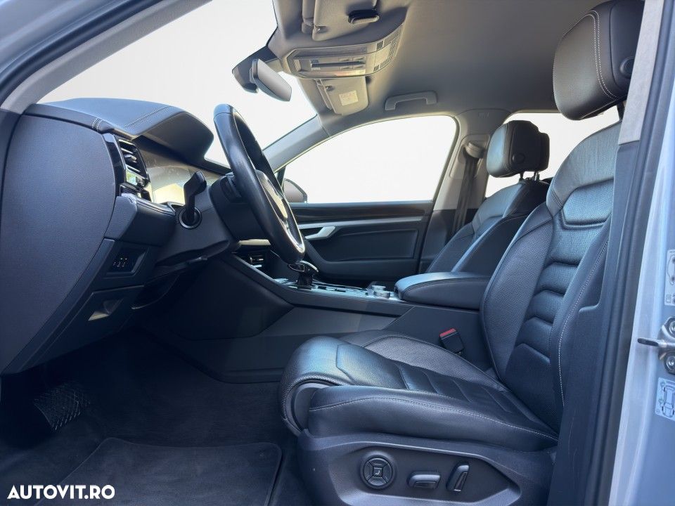Volkswagen Touareg - 12