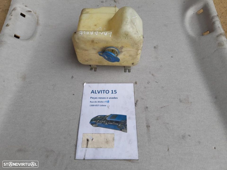reservatório de água  do limpa vidros - 1