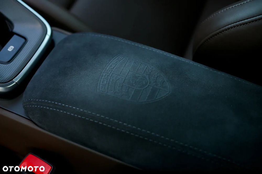 Porsche 911 Carrera 4S - 9