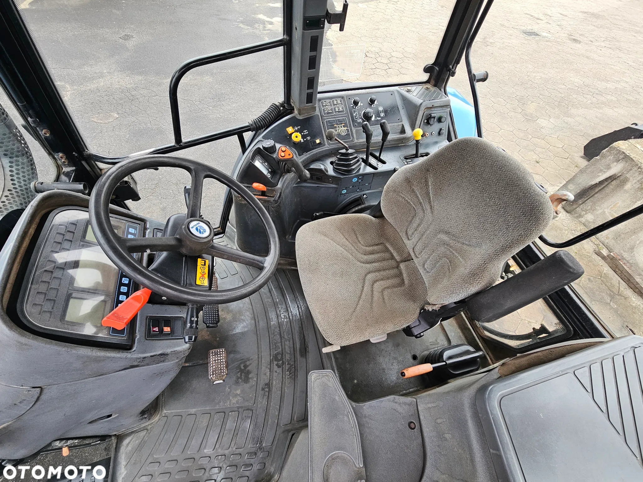 New Holland 8360 - 9