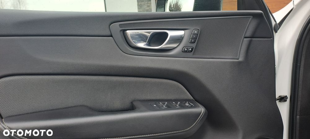 Volvo XC 60 D4 R-Design - 22