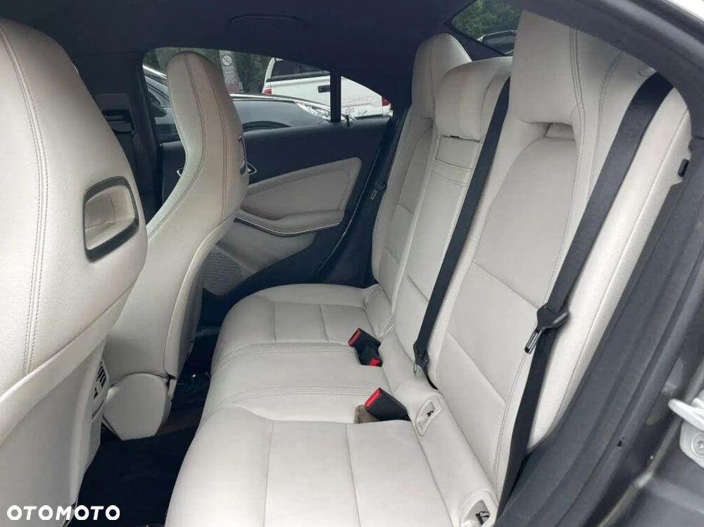 Mercedes-Benz CLA 250 4-Matic AMG Line - 21