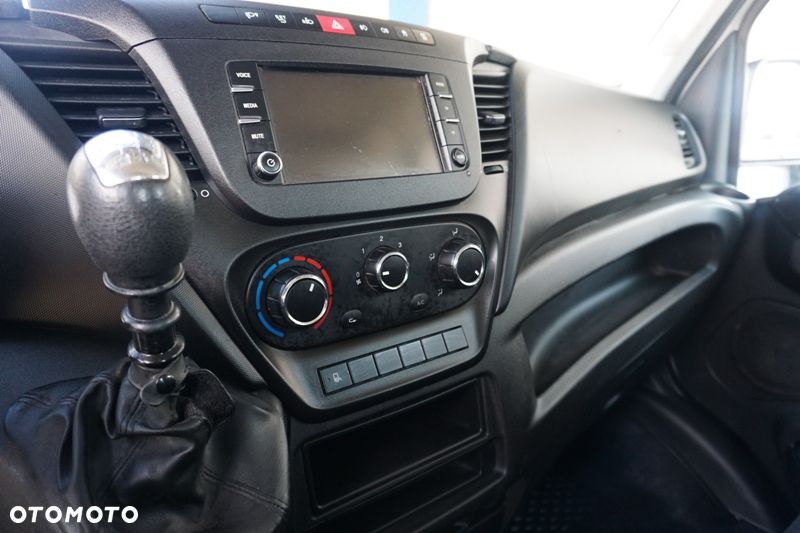 Iveco 35C14 doka skrzynia wywrotka HDS żuraw - 9