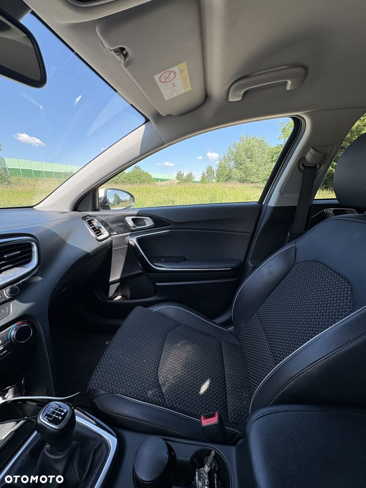 Kia Ceed 1.4 L - 6