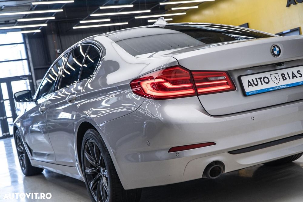 BMW Seria 5 530i Aut. Sport Line - 32