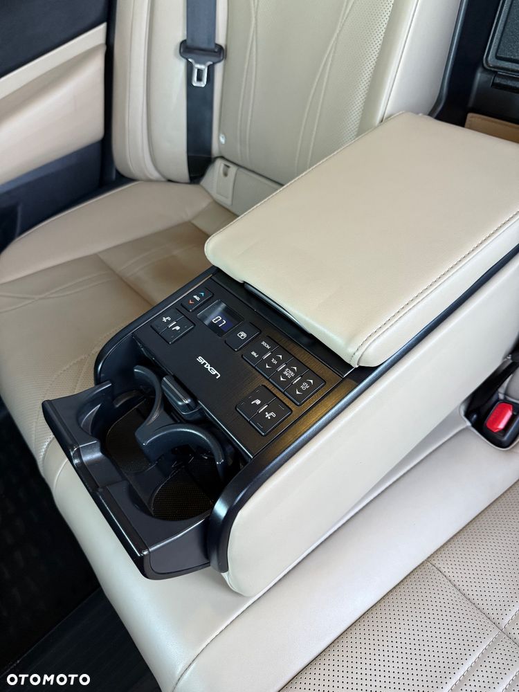 Lexus ES 300h Omotenashi - 16