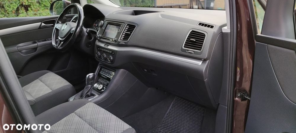 Volkswagen Touran - 34