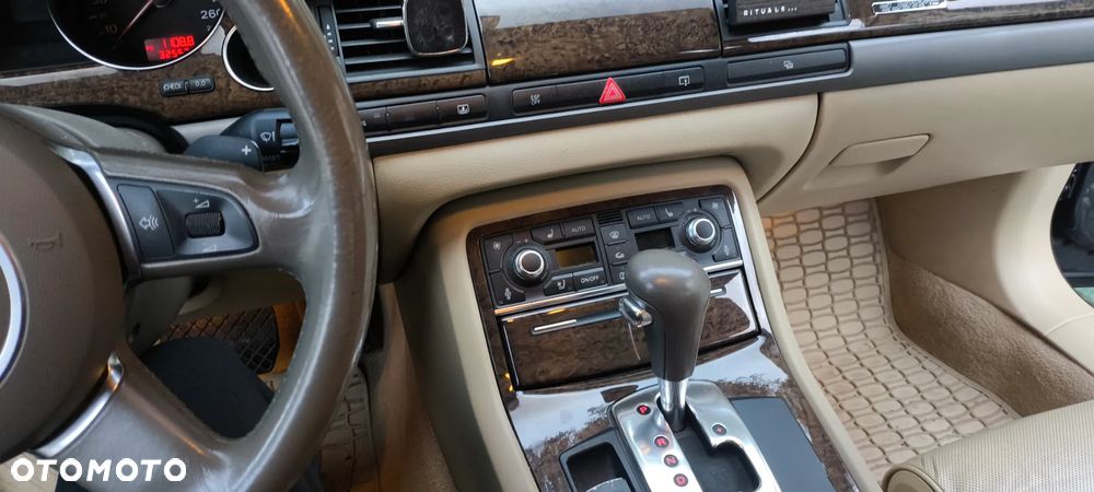 Audi A8 4.2 Quattro - 8