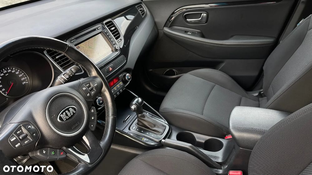 Kia Carens - 32
