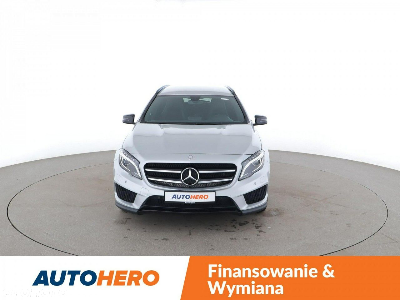 Mercedes-Benz GLA - 11