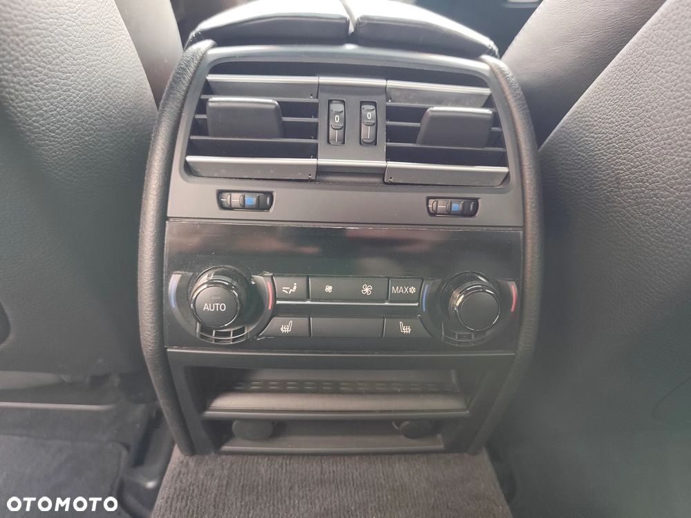 BMW Seria 7 750i L xDrive - 22