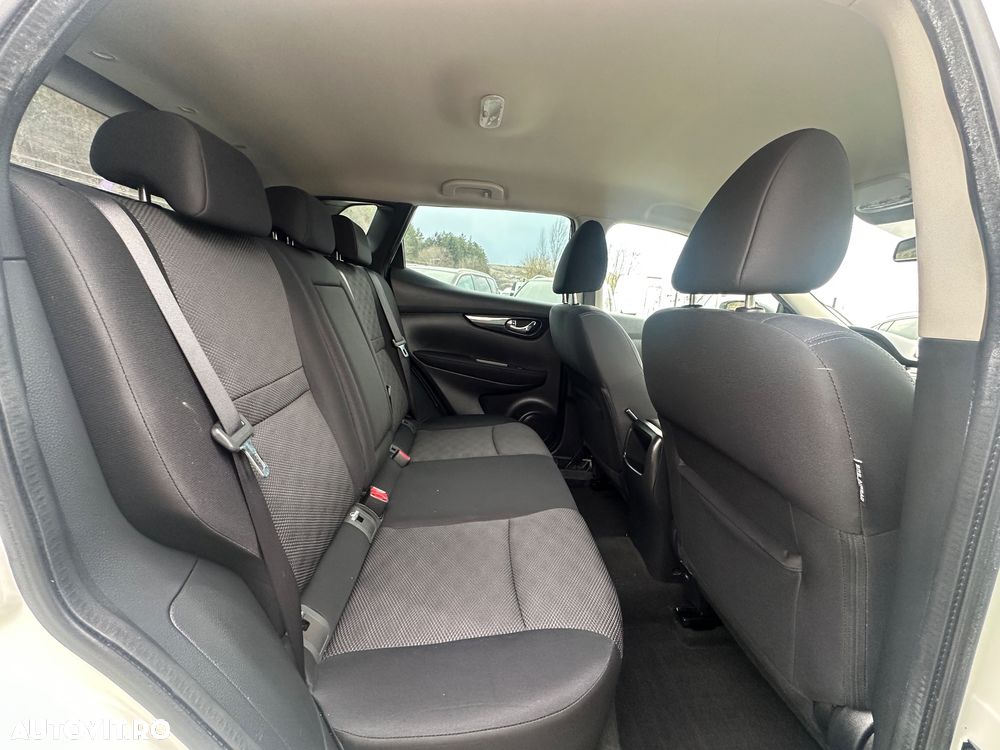 Nissan Qashqai 1.6 DIG-T N-Connecta - 8