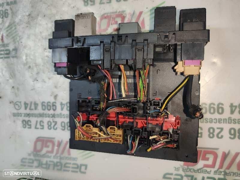 CAIXA DE RELES FUSÍVEIS VOLKSWAGEN GOLF IV BERLINA 1J110.1997 - 1