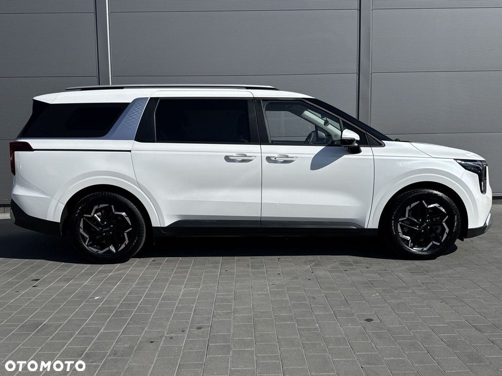 Kia Carnival - 14