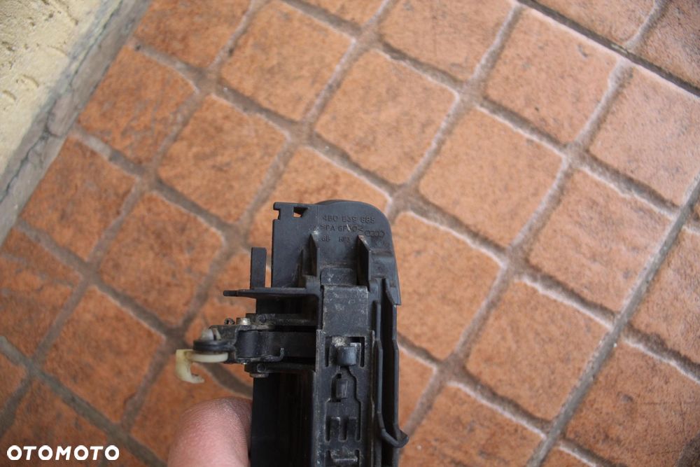 KLAMKA DRZWI PRAWY TYŁ LZ9W AUDI A6 C5 4B0839885 - 4