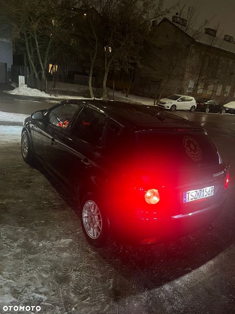 Kia Ceed - 8