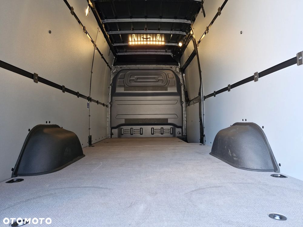 Mercedes-Benz Sprinter - 9