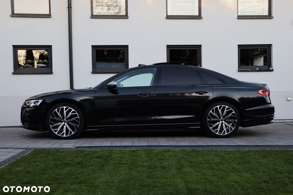 Audi S8 - 12