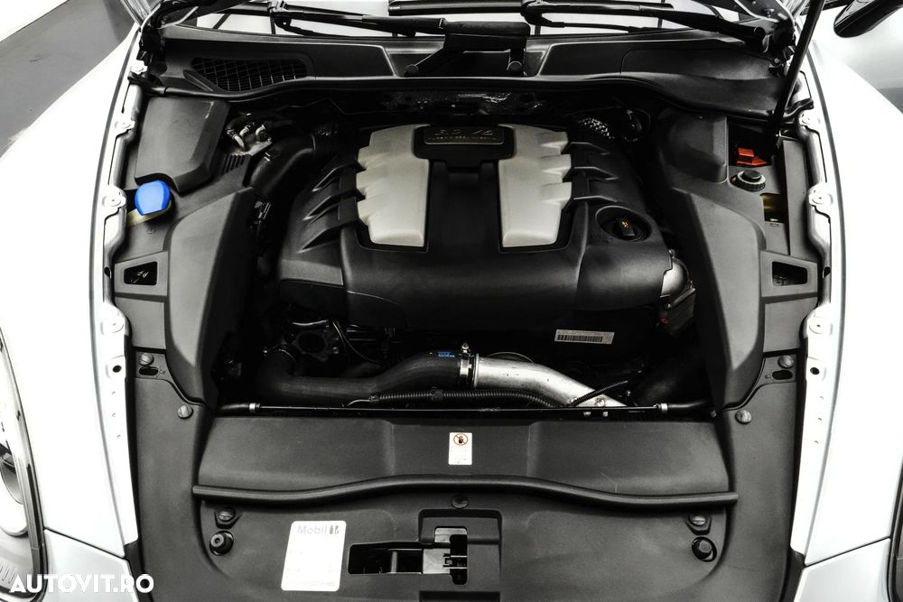 Porsche Cayenne 3.0 L V6 - 24