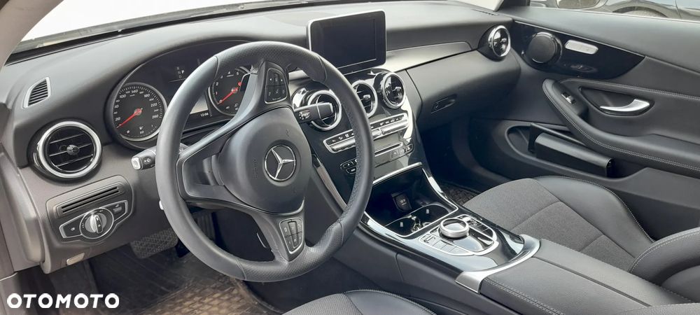 Mercedes-Benz Klasa C 300 9G-TRONIC - 6