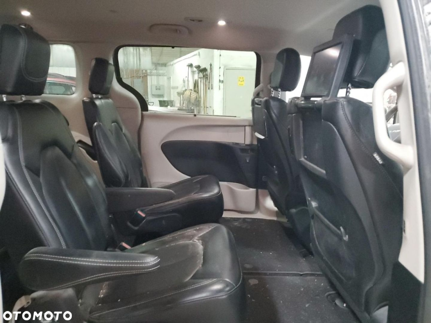 Chrysler Pacifica - 10