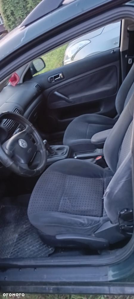 Volkswagen Passat 1.8 - 7