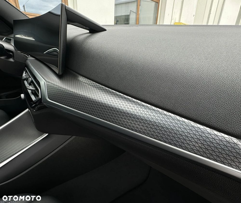 BMW Seria 3 318i M Sport - 24