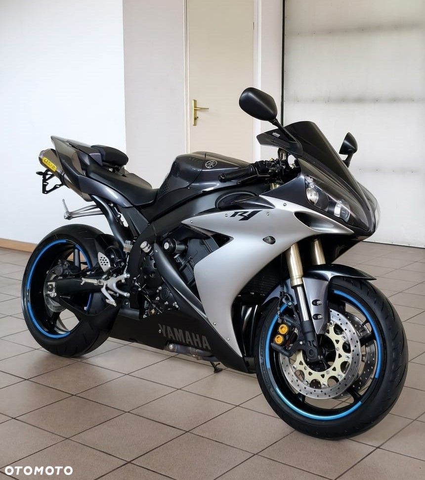 Yamaha R1 - 1