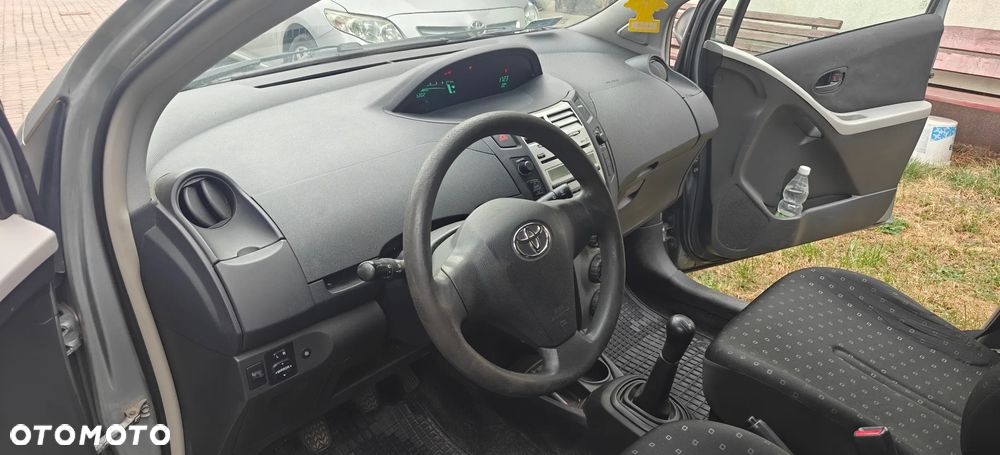 Toyota Yaris 1.4 D-4D Terra A/C - 13