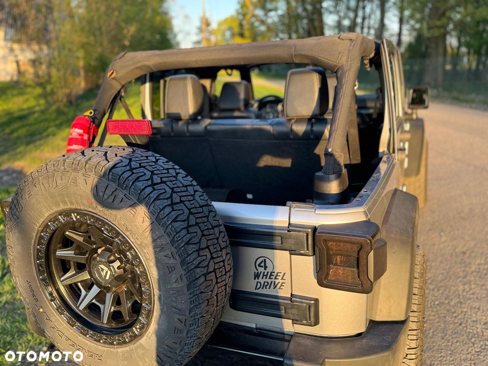 Jeep Wrangler - 11