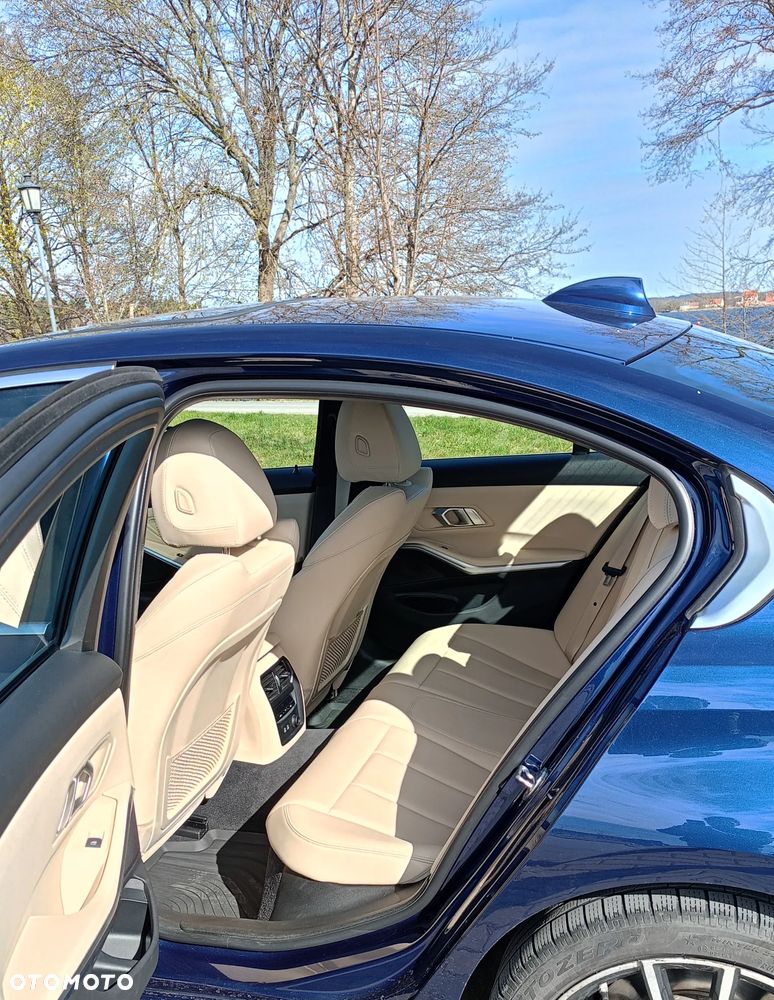 BMW Seria 3 330i xDrive - 12