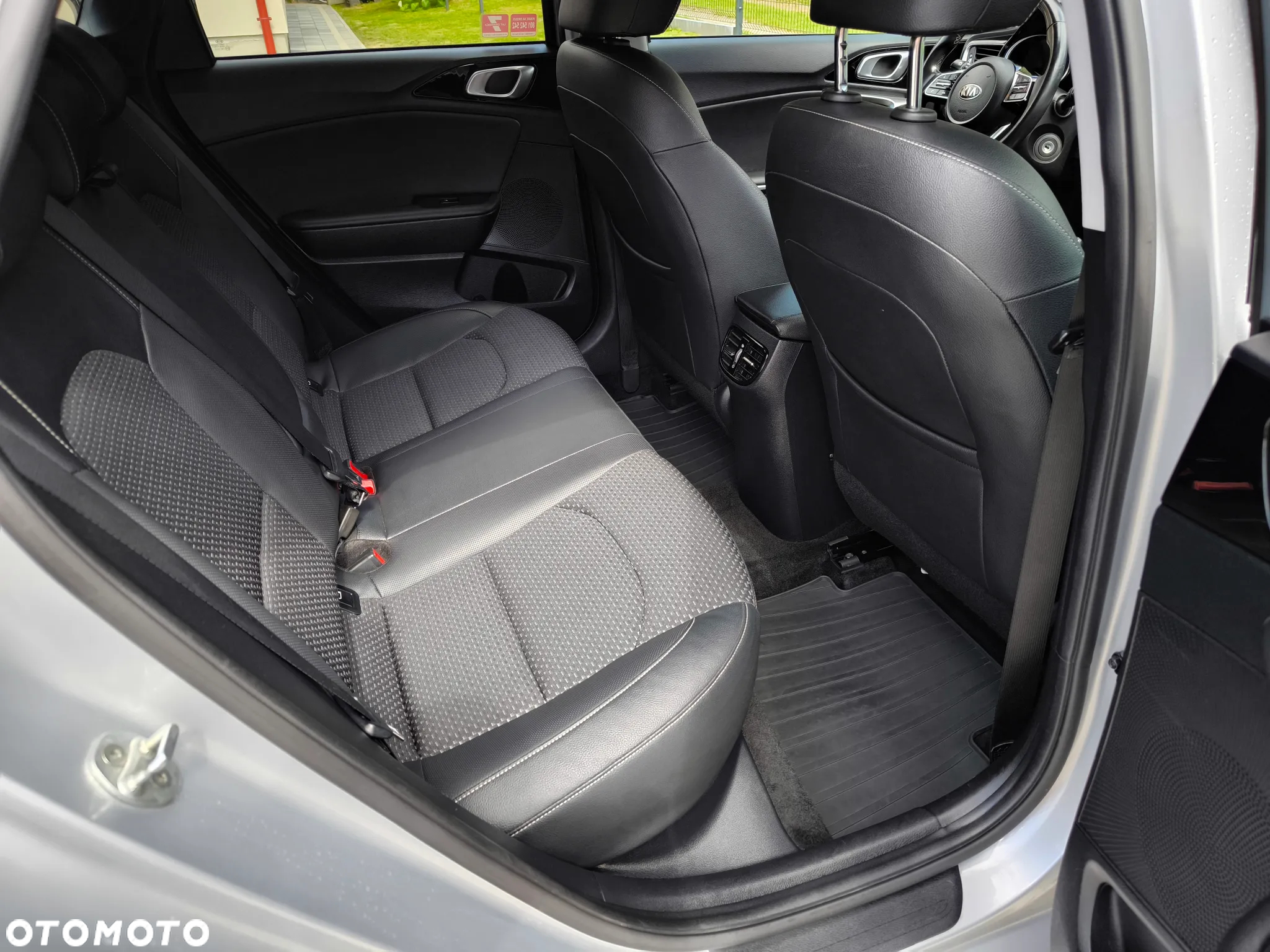 Kia Ceed 1.5 T-GDI Business Line Plus - 12