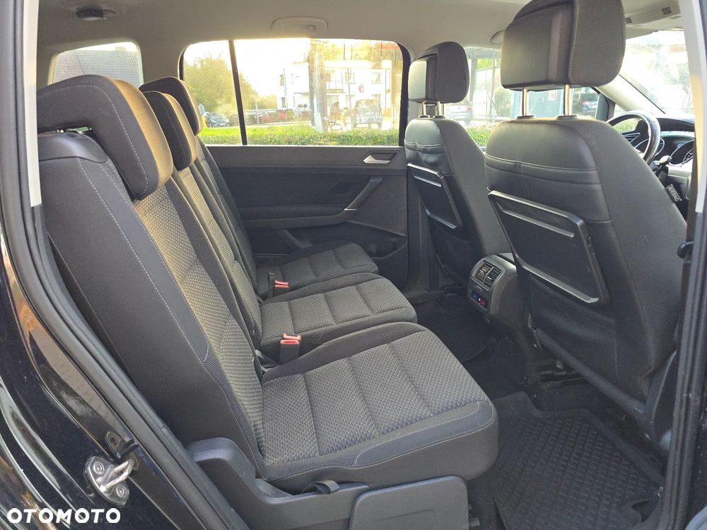 Volkswagen Touran - 15