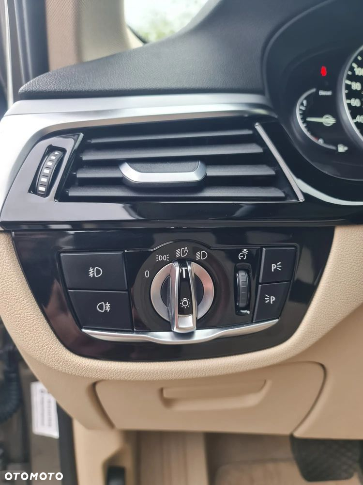 BMW Seria 5 520d xDrive Luxury Line sport - 11
