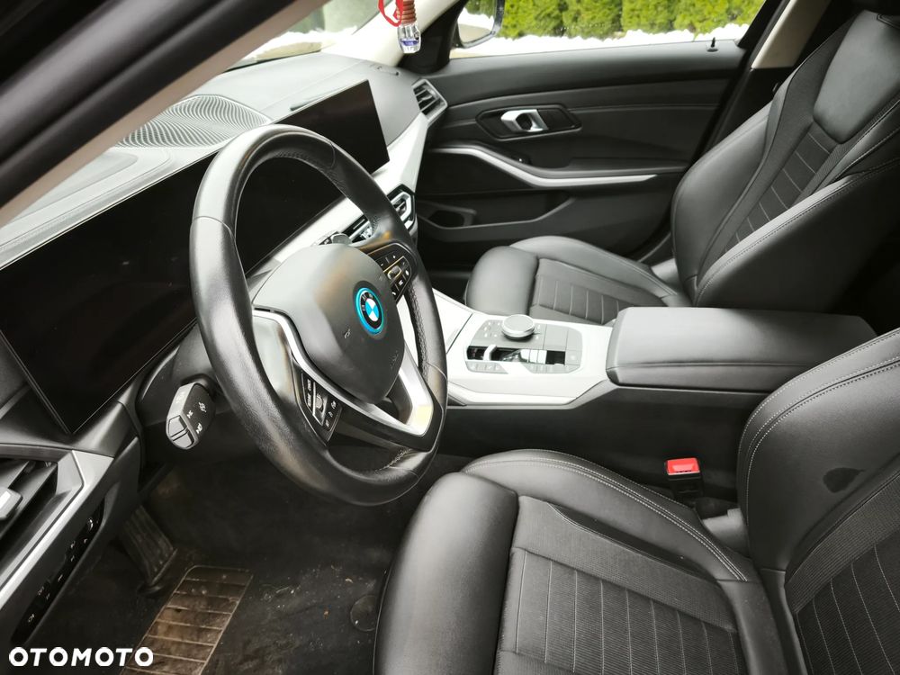 BMW Seria 3 330e Luxury Line - 8
