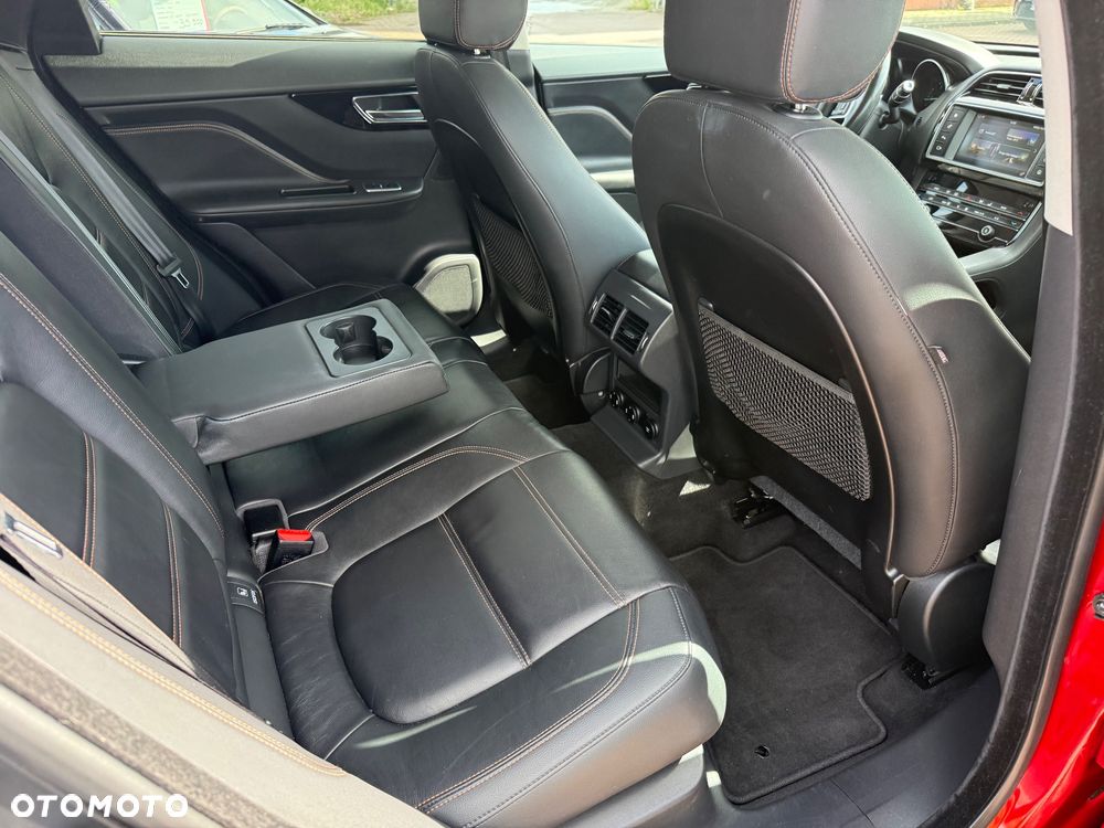 Jaguar F-Pace 2.0 i4D AWD Prestige - 12