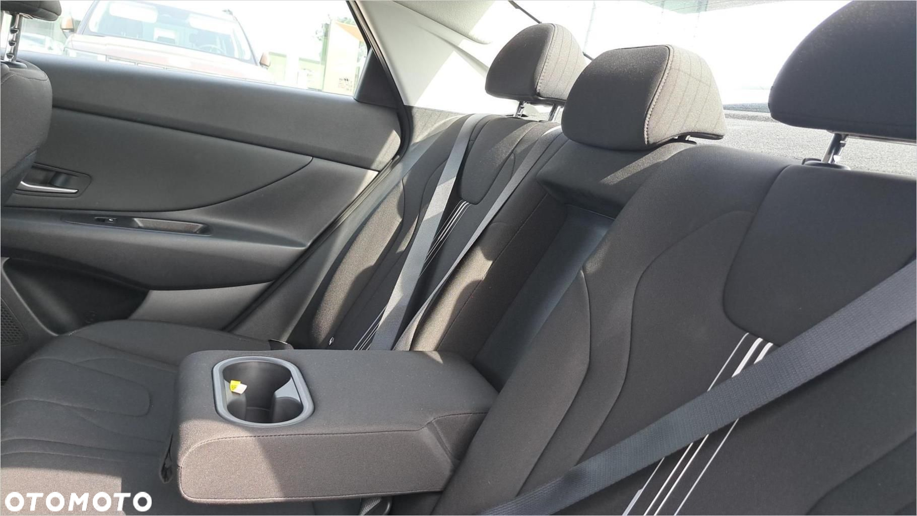 Hyundai Elantra - 15
