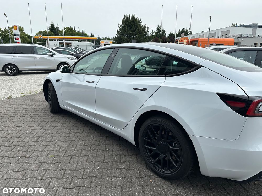 Tesla Model 3 - 8