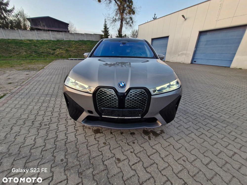 BMW iX xDrive40 - 2