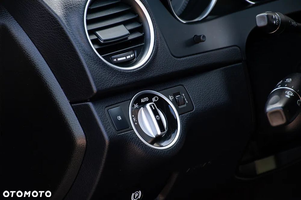 Mercedes-Benz Klasa C 180 T BlueEFFICIENCY Avantgarde - 35