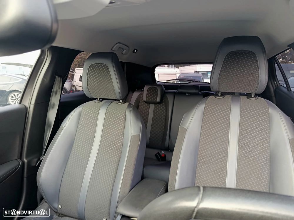 Peugeot 2008 PureTech 130 Allure Pack - 21