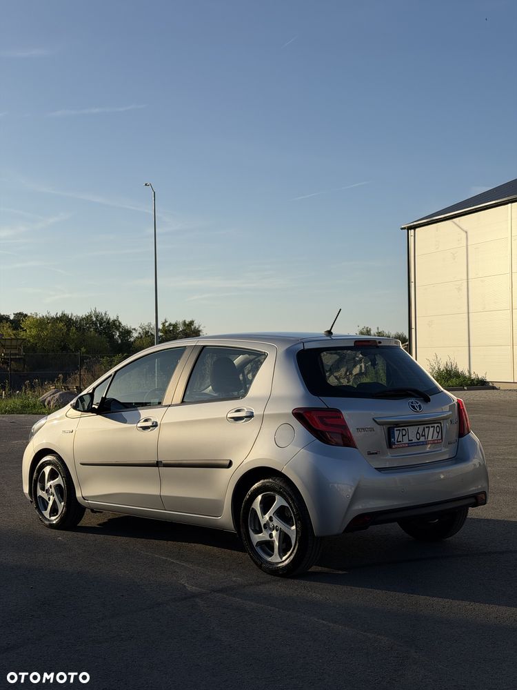 Toyota Yaris Hybrid 100 Premium EU6 - 5