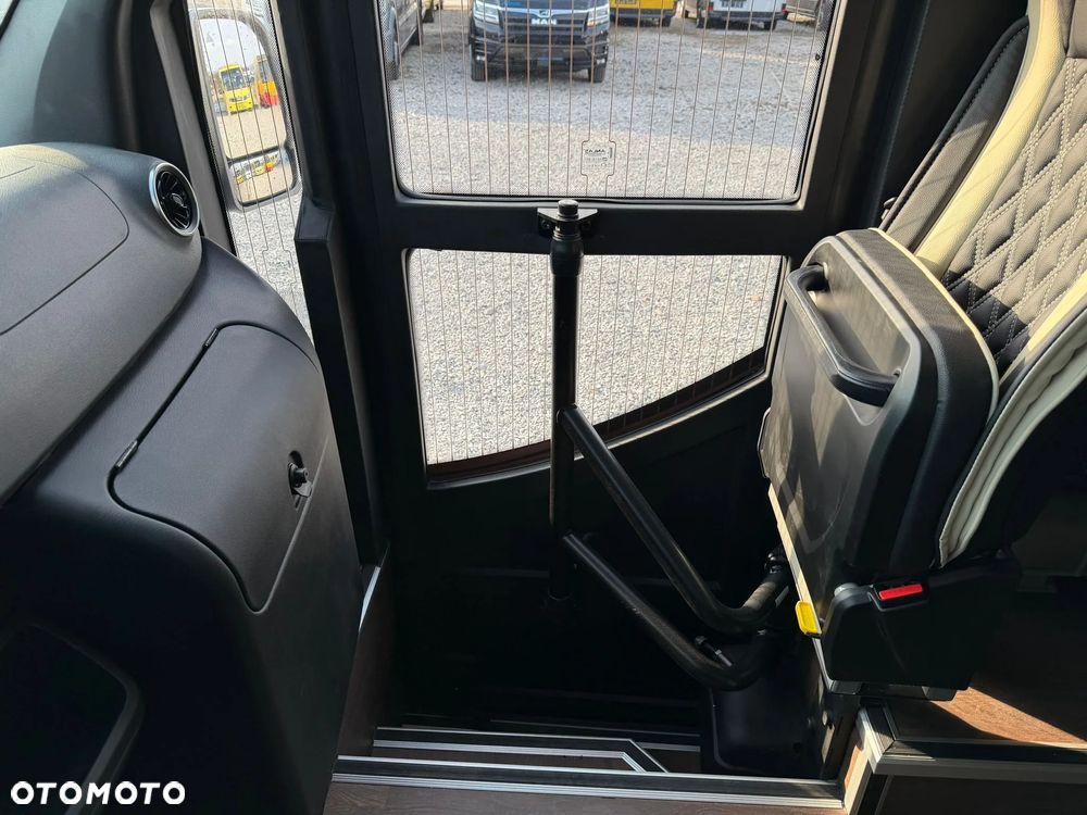 Mercedes-Benz Sprinter 519 - 21