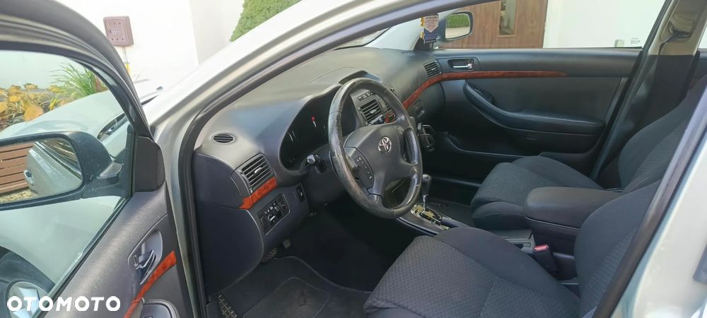 Toyota Avensis 2003 photo 5