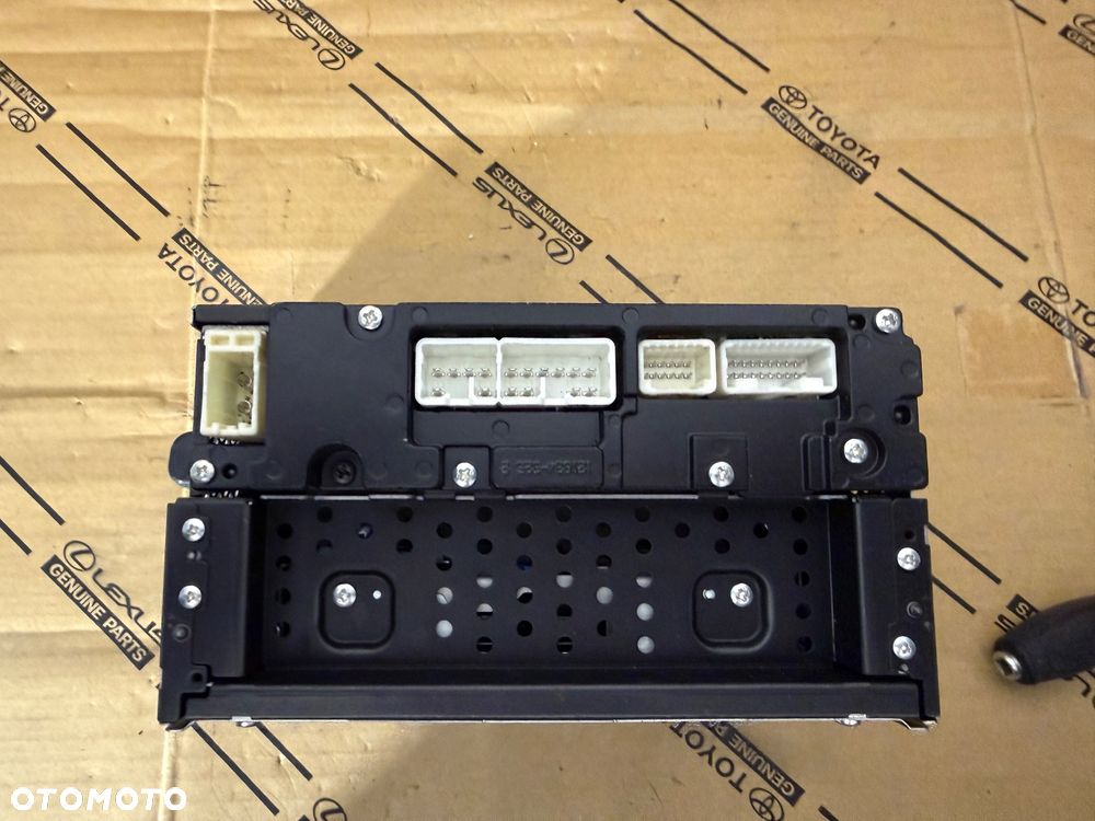 Radio Toyota Prius 09-15r. N r. 86120-47330. - 3