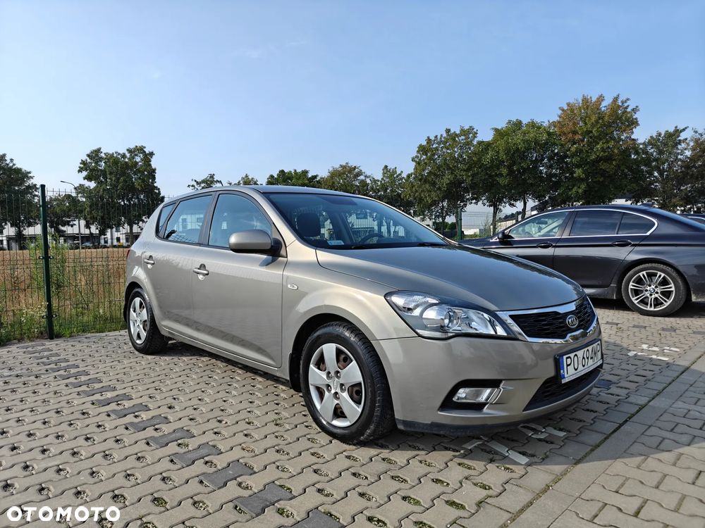 Kia Ceed - 12