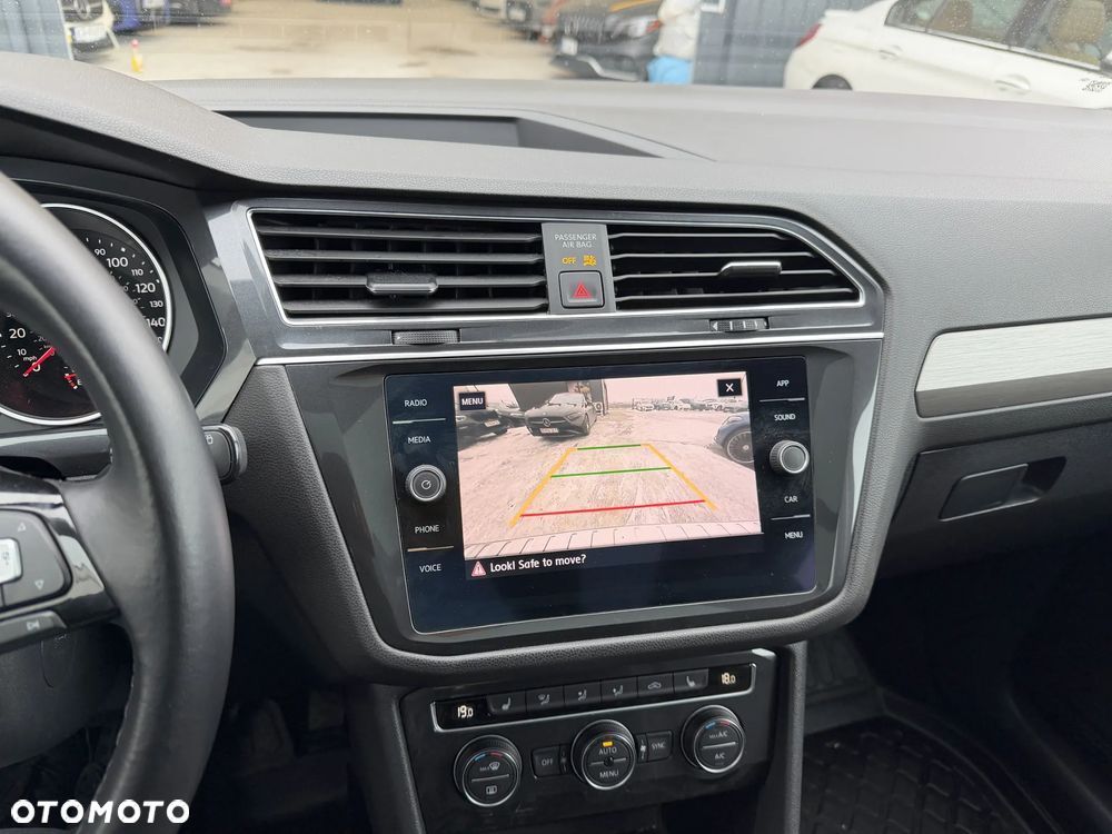 Volkswagen Tiguan - 11